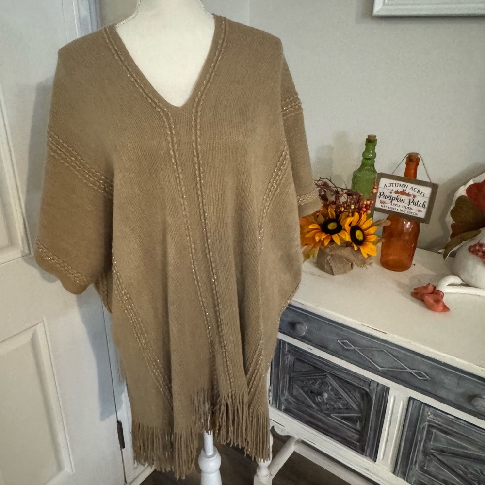 Charlie Paige Tan Sweater Poncho – One Size